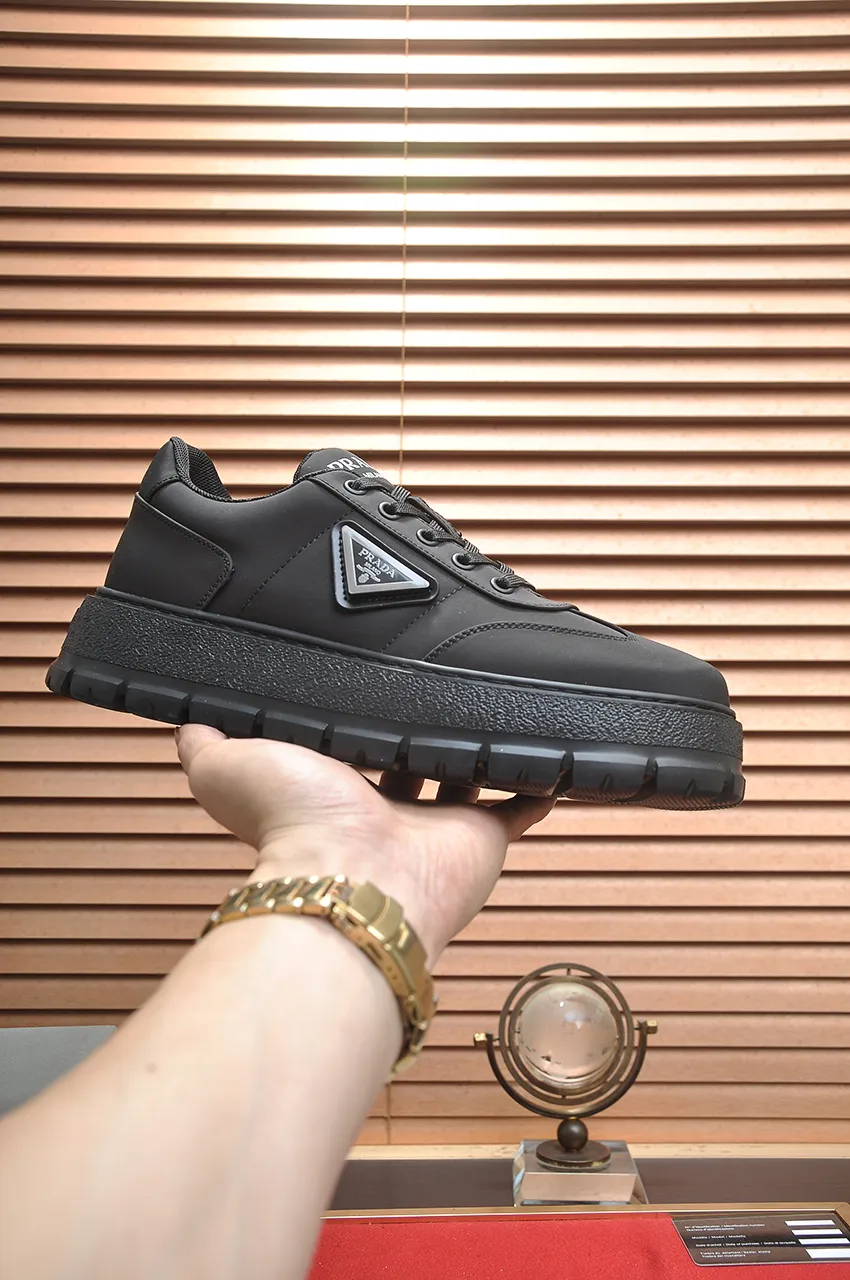 Men's shoes 💰580💶 [PRADA] Top original items, new seasonal styles, high-quality original items, top-grade high-mercerized cowhide combined with original breathable fabric + imported glue, imported stretch fabric inside with original cowhide feet, original thick outsole! Quality guaranteed! Code 38-45 (45 customized)